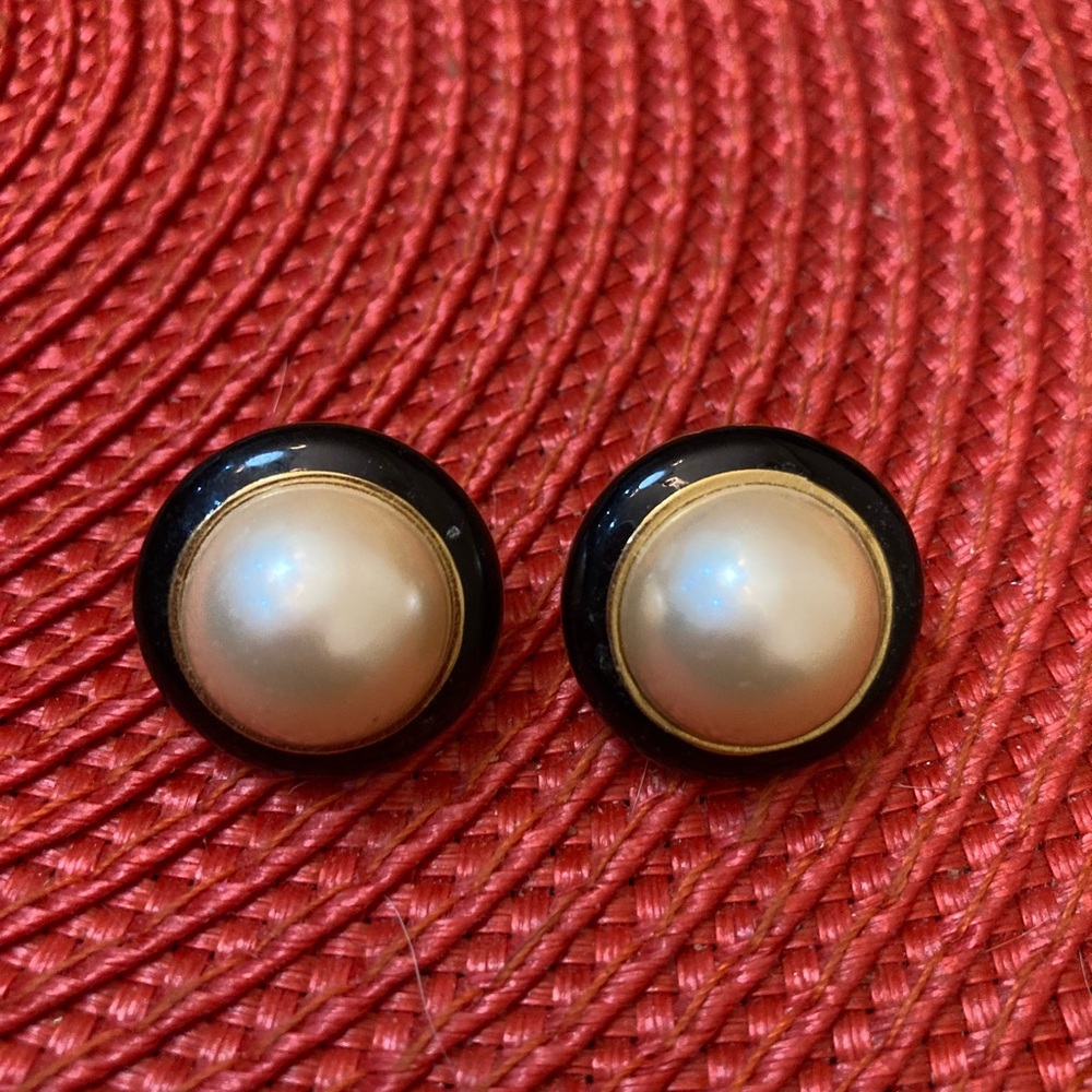 Bundle 5, get 20% off - Vintage Round Faux Pearl and Black Stud Earrings